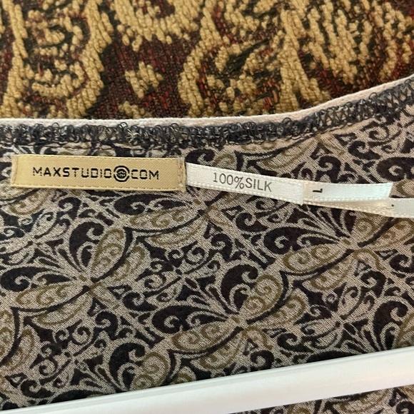 Max Studio blouse 100% Silk- Gorgeous blouse. Bias Cut. Very thin silk. Sz L - Picture 5 of 6